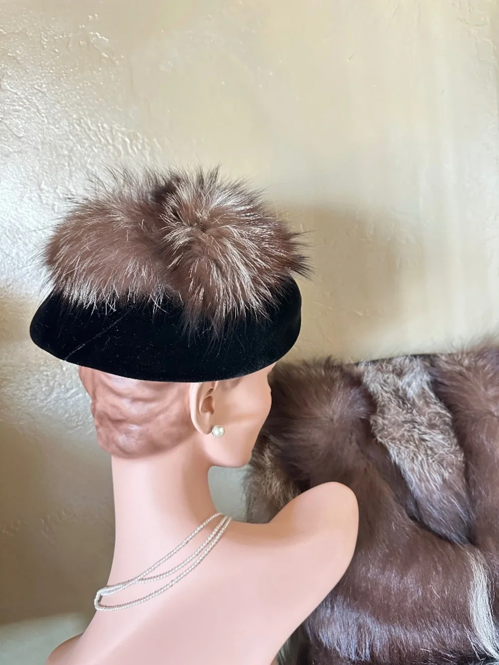 COLLECTION WORTHY SILVER FOX/VELVET HAT & MUFF